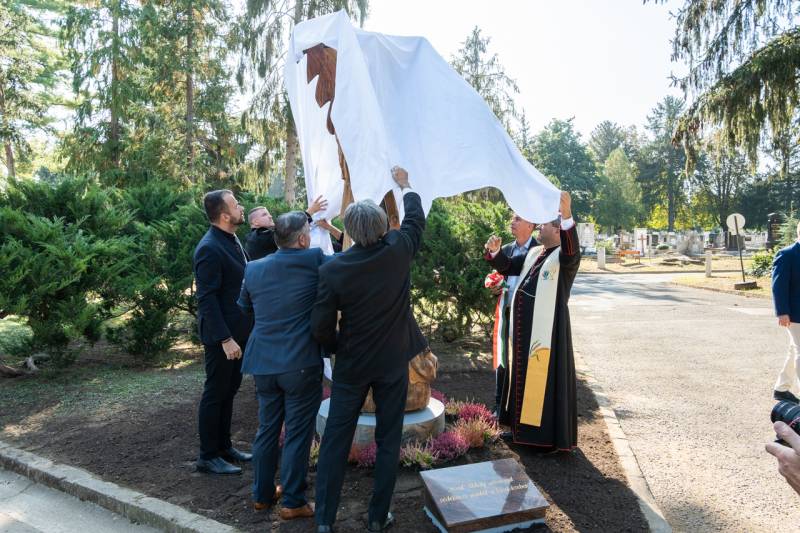 Szent Mihaly szobor_19.jpg